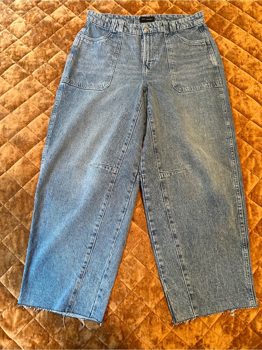 NWT Free Assembly Women's high waisted Cropped Barrel Jeans, size 10